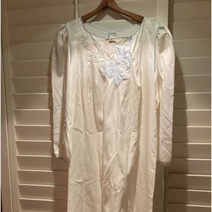 (Vintage 1980s) Natori soft nightgown never used in pristine condition